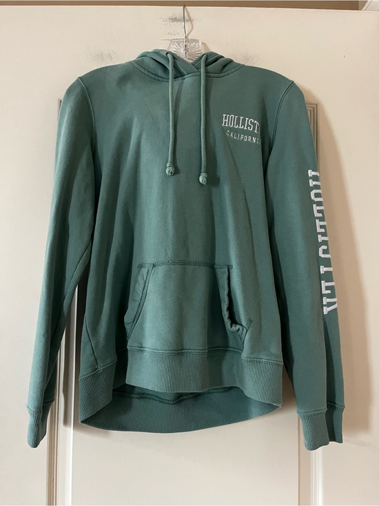 Hollister Tops - Hollister Green Lightweight Pullover Hoodie Women’s size Medium